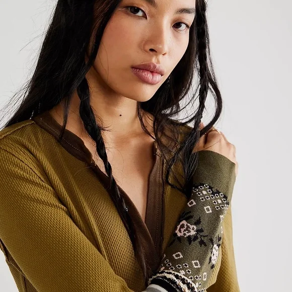 NWT Free People MIKAH LAYERING CUFF ARMY Thermal Long Sleeve Green - Picture 2 of 12